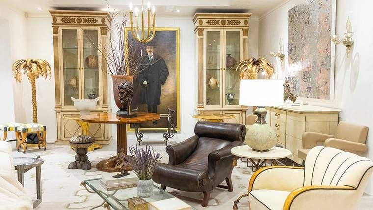 A furnished room at Newel Props